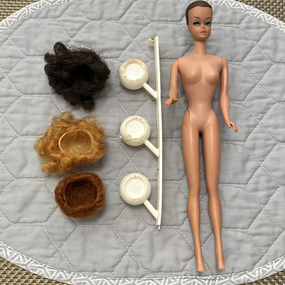 60’s Midge, 3 Wigs and Wig Stand from my childhood Collection - Picture 3 of 13